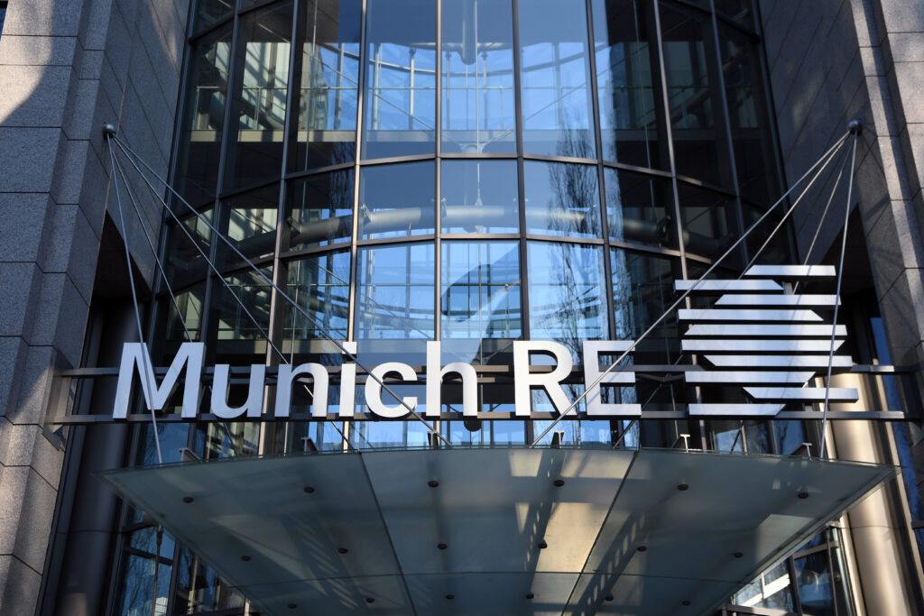 Munich Re Q2 profit slumps